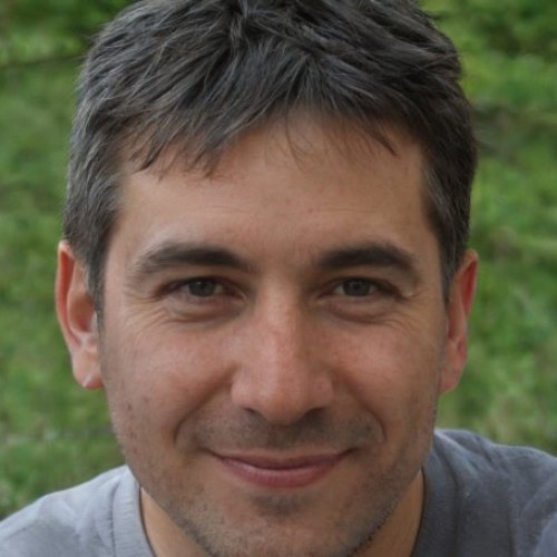 Dr. Matías Novak